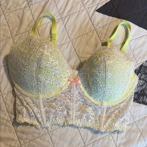 Victoria’s Secret Lace Underwire Bra in Cream and Yellow